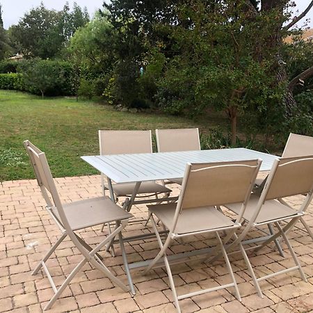 Gite En Provence Dans Grand Jardin Avec Piscine Partagee Cornillon-Confoux Eksteriør billede