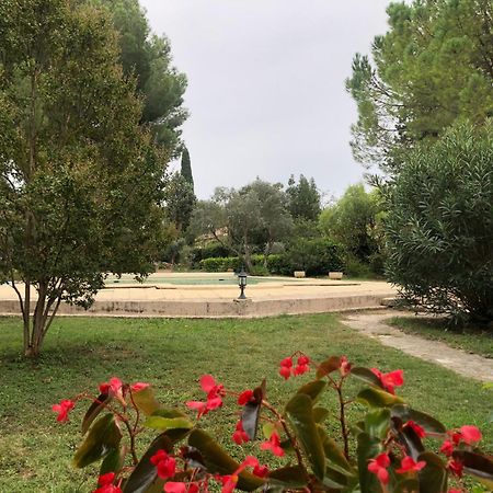Gite En Provence Dans Grand Jardin Avec Piscine Partagee Cornillon-Confoux Eksteriør billede