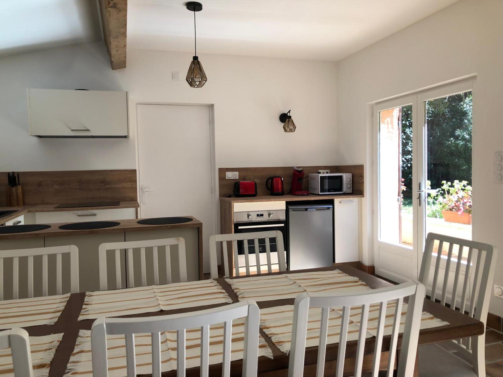 Gite En Provence Dans Grand Jardin Avec Piscine Partagee Cornillon-Confoux Eksteriør billede