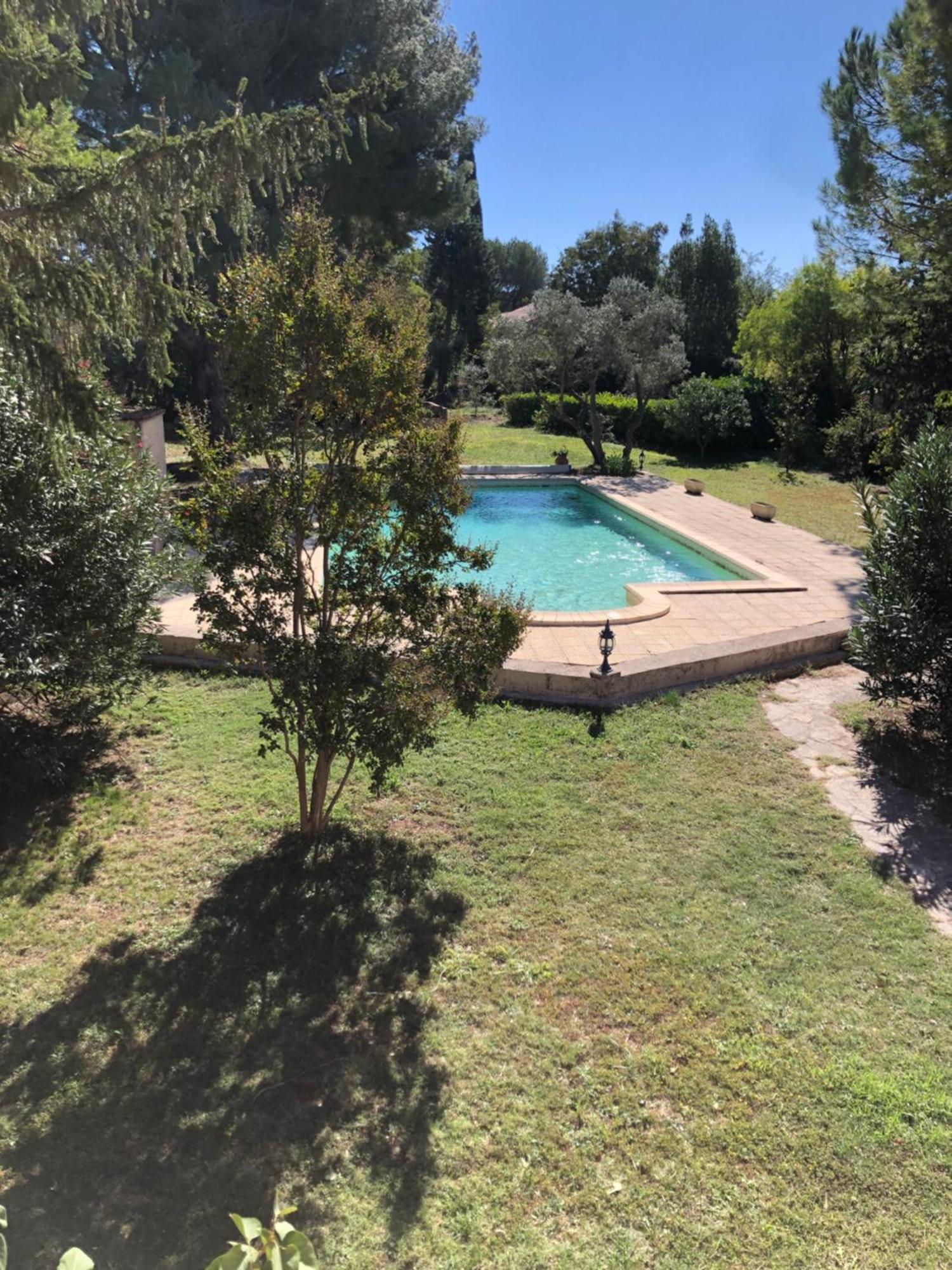 Gite En Provence Dans Grand Jardin Avec Piscine Partagee Cornillon-Confoux Eksteriør billede